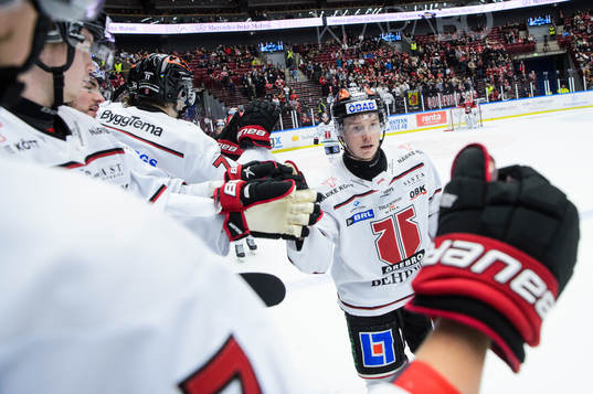 Örebros Linus Öberg jublar
