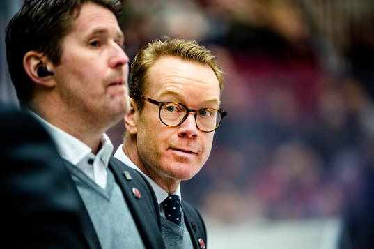 <220305 Örebros assisterande tränare Stefan Klockare och