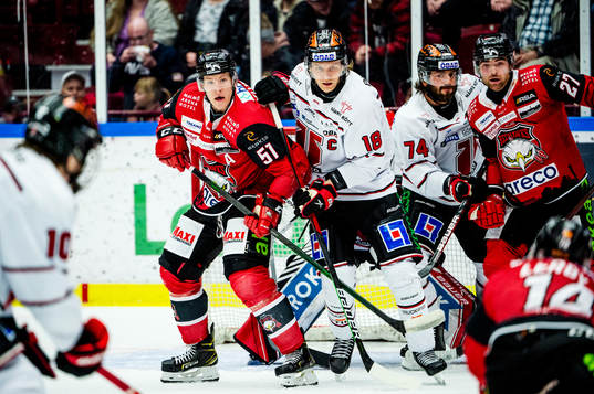 Malmö Redhawks Emil Sylvegård och Ponthus Westerholm mot