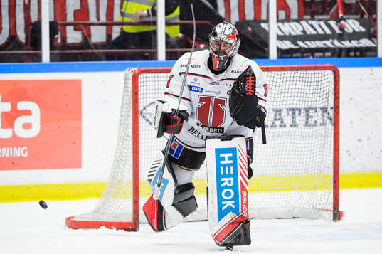 Örebros målvakt Jhonas Enroth jublar