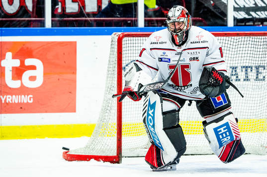 Örebros målvakt Jhonas Enroth jublar