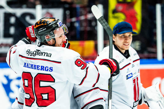 Örebros Robin Kovacs jublar
