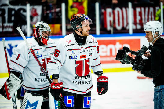 Örebros Robin Kovacs jublar