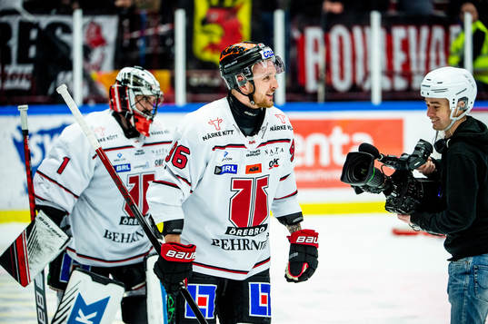 Örebros Robin Kovacs jublar