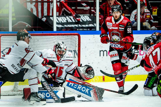 Malmö Redhawks Joakim Ryan och Carl Persson mot Örebros
