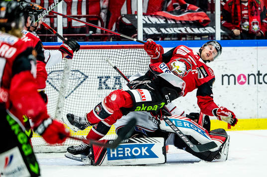 Malmö Redhawks Carl Söderberg på fall över Örebros