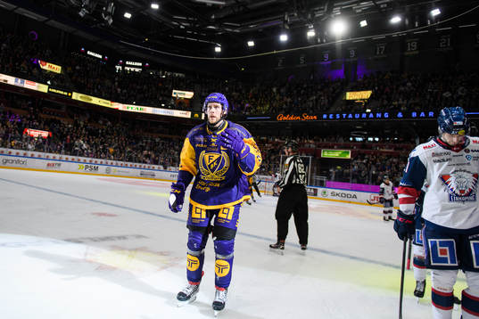 Färjestads Per Åslund jublar
