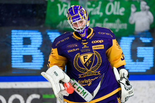 Färjestads målvakt Dennis Hildeby deppar