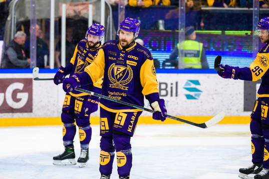 Färjestads Mikael Wikstrand deppar med lagkamrater
