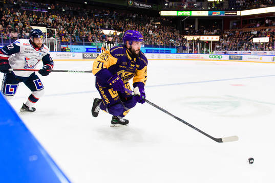 Linköpings Markus Modigs och Färjestads Jesse Virtanen