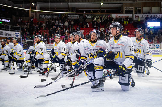 HV71 jublar mot supportar