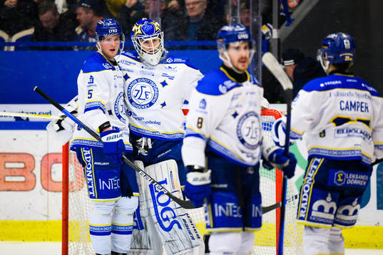 Leksands Calle Själin och målvakt Kasimir Kaskisuo jublar