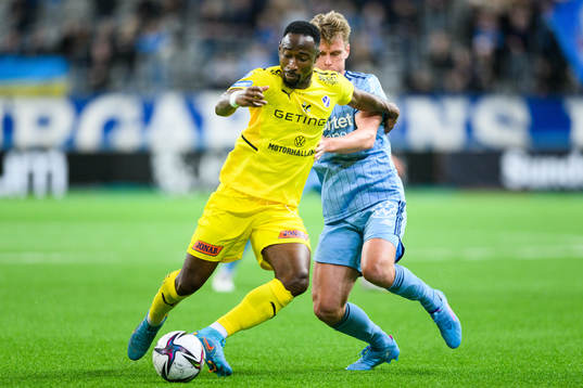 Halmstads Sadat Karim och Djurgårdens Rasmus Schüller