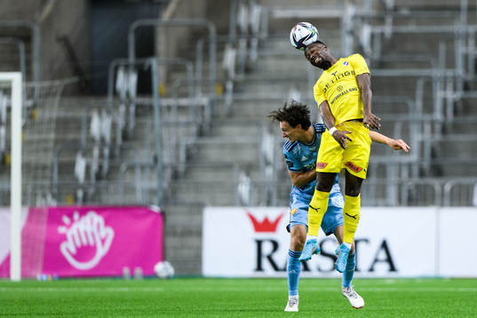Djurgårdens Hjalmar Ekdal och Halmstads Sadat Karim