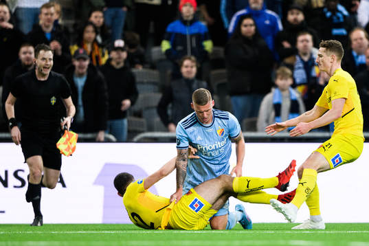 Djurgårdens Victor Edvardsen och Halmstads Taulant