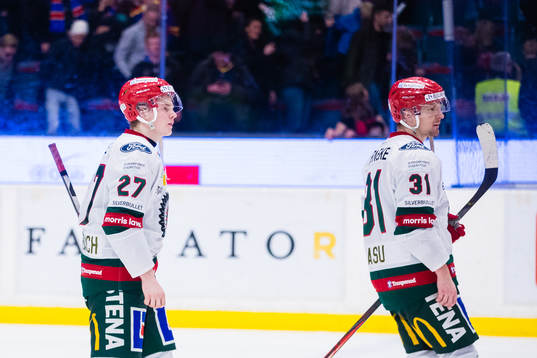 Frölundas Teodor Niederbach och Nicklas Lasu deppar