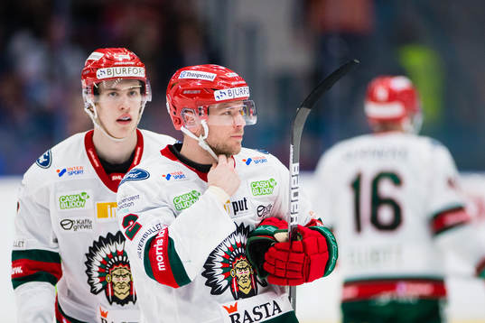 Frölundas Simon Edvinsson  och Christian Folin deppar