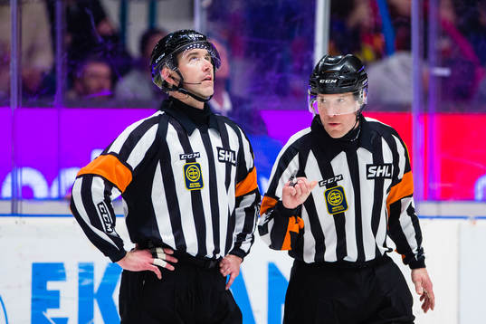 Domare Linus Öhlund och Tobias Björk