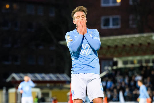 Malmö FFs Eric Larsson deppar