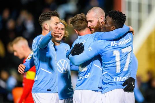 Malmö FFs Jo Inge Berget kramas om