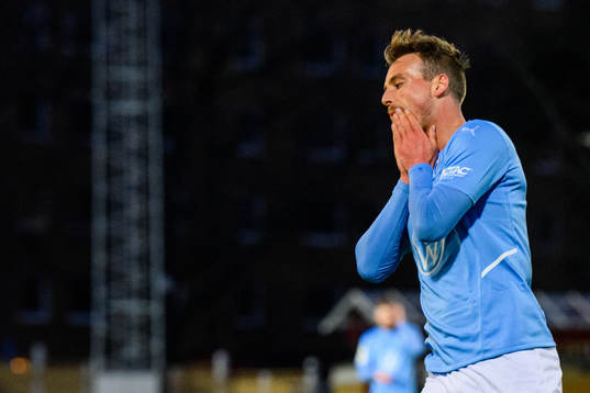 Malmö FFs Eric Larsson deppar
