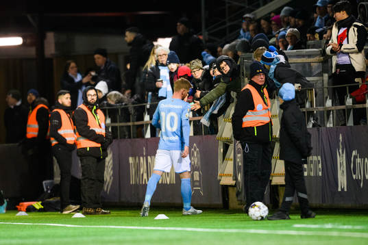 Malmö FFs Anders Christiansen lämnar planen strax