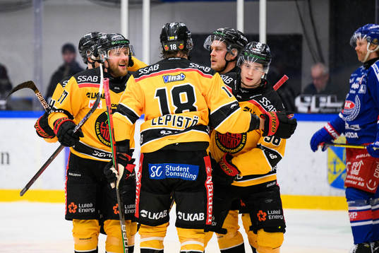 Luleås Linus Omark och Pontus Andreasson jublar med