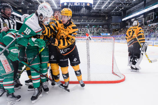 Rögles Dennis Everberg och Skellefteås Jonathan Pudas