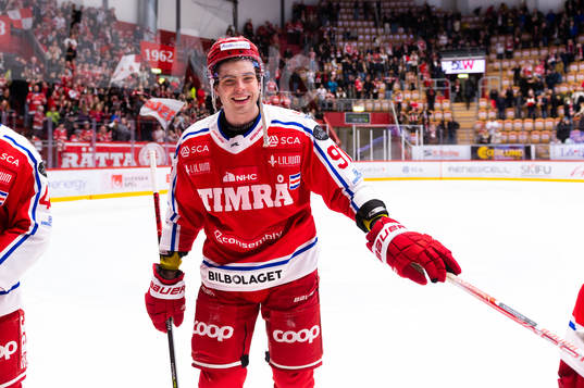 Timrås Viktor Lodin jublar