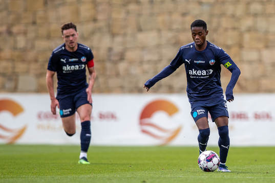 Viljormur Davidsen and Joseph Amoako of Helsingborg