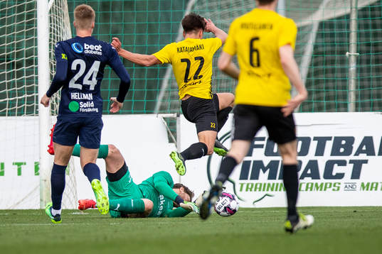 Goalkeeper Kalle Joelsson of Helsingborg and Pauli