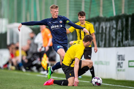 Emil Hellman of Helsingborg and Aleksandar Katanic of Honka