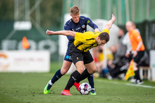 Emil Hellman of Helsingborg and Aleksandar Katanic of Honka