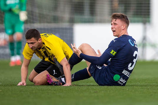 Aleksandar Katanic of Honka and Casper Widell of Helsingborg