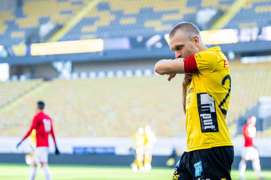 Elfsborgs Johan Larsson jublar