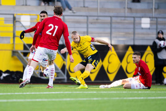Elfsborgs Johan Larsson och Degerfors Christos Gravius
