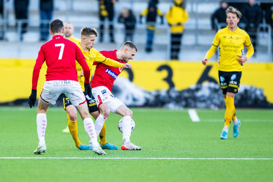 Elfsborgs Jacob Ondrejka och Degerfors Christos Gravius