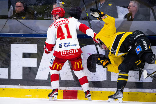 Troja/Ljungbys Victor Öhman och Västerås Mikael Frycklund
