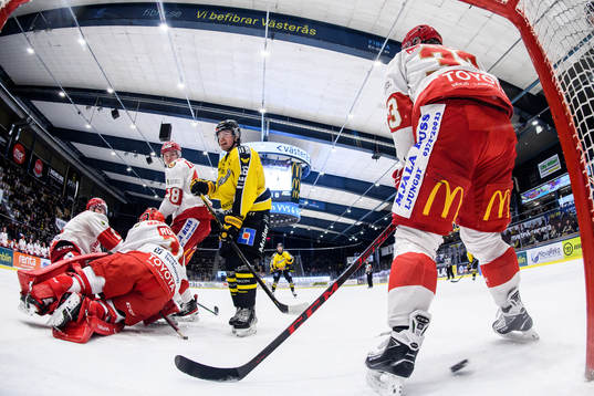 Troja/Ljungbys målvakt Markus Ruusu, Julius Vähätalo och