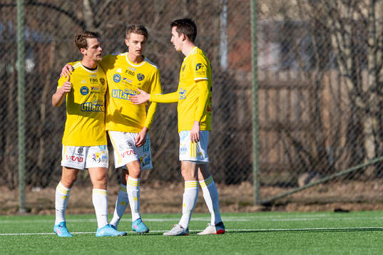 Falkenbergs Robin Hofsö jublar