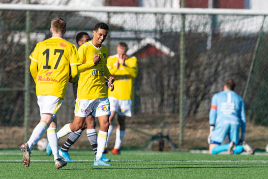 Falkenbergs Oliver Hintsa jublar