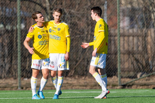 Falkenbergs Robin Hofsö jublar