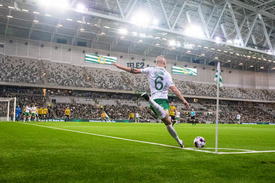 Hammarbys Darijan Bojanic med en hörna