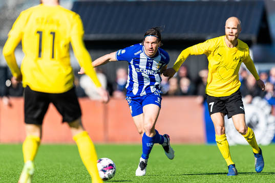 IFK Göteborgs Gustav Svensson och Mjällbys Viktor