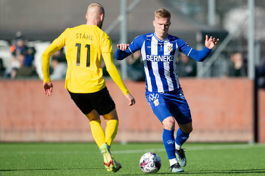 IFK Göteborgs Oscar Wendt och Mjällbys Adam Ståhl