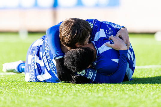 IFK Göteborgs Simon Thern och Tobias Sana jublar