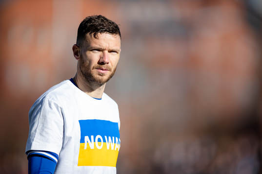 IFK Göteborgs Marcus Berg gör entré iklädda t-shirts med