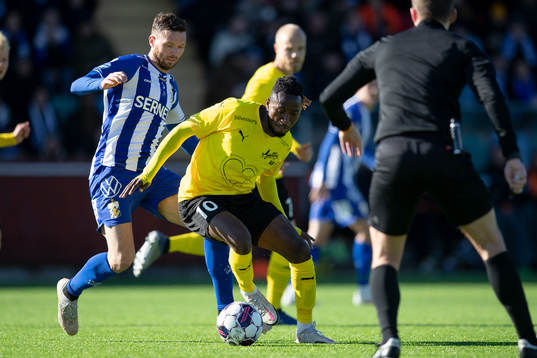IFK Göteborgs Marcus Berg och Mjällbys Mamudu Moro