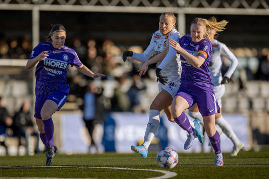 Häckens Stine Larsen mot Jitex Elin Palklint