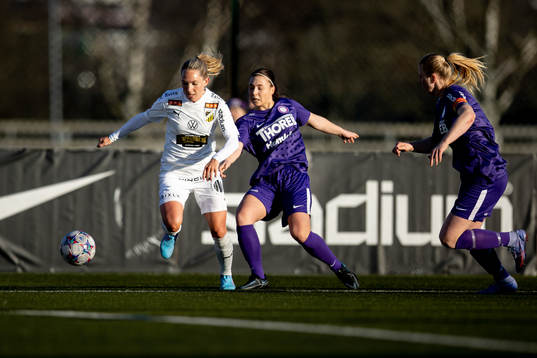 Häckens Elin Rubensson mot Jitex Alexandra Hellekant och